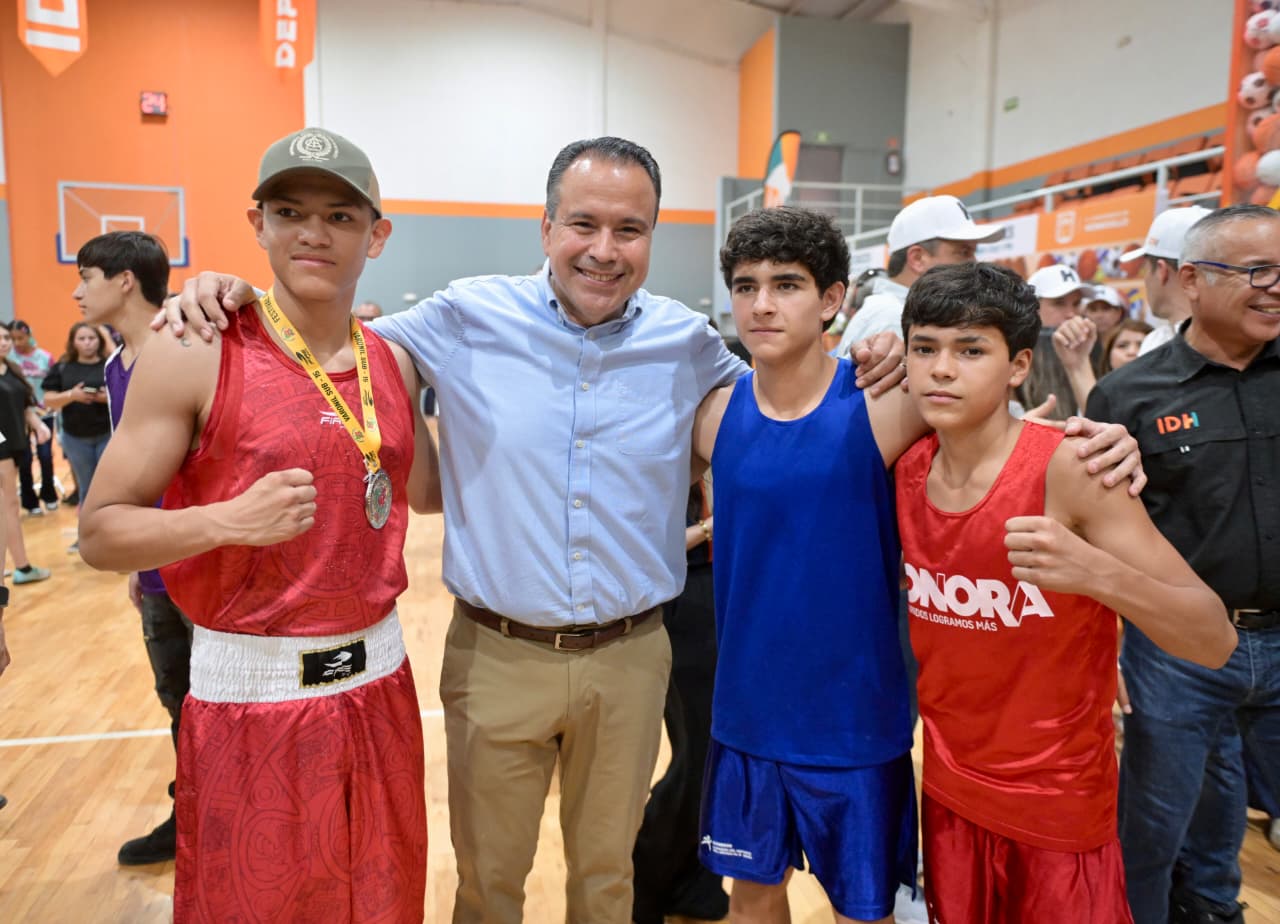 Apoya Toño a talentos deportivos con más de un millón de pesos en equipo