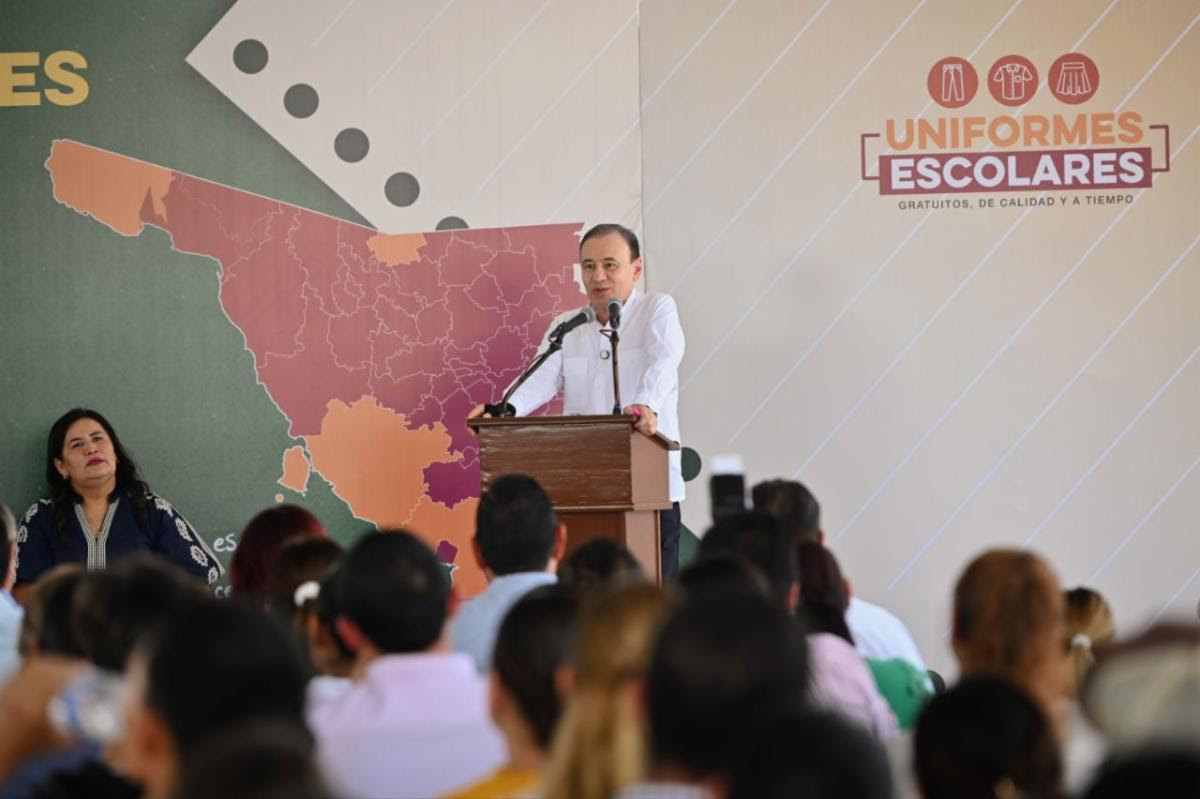Arranca Durazo de manera exitosa ciclo escolar con entrega de uniformes y libros de texto gratuitos