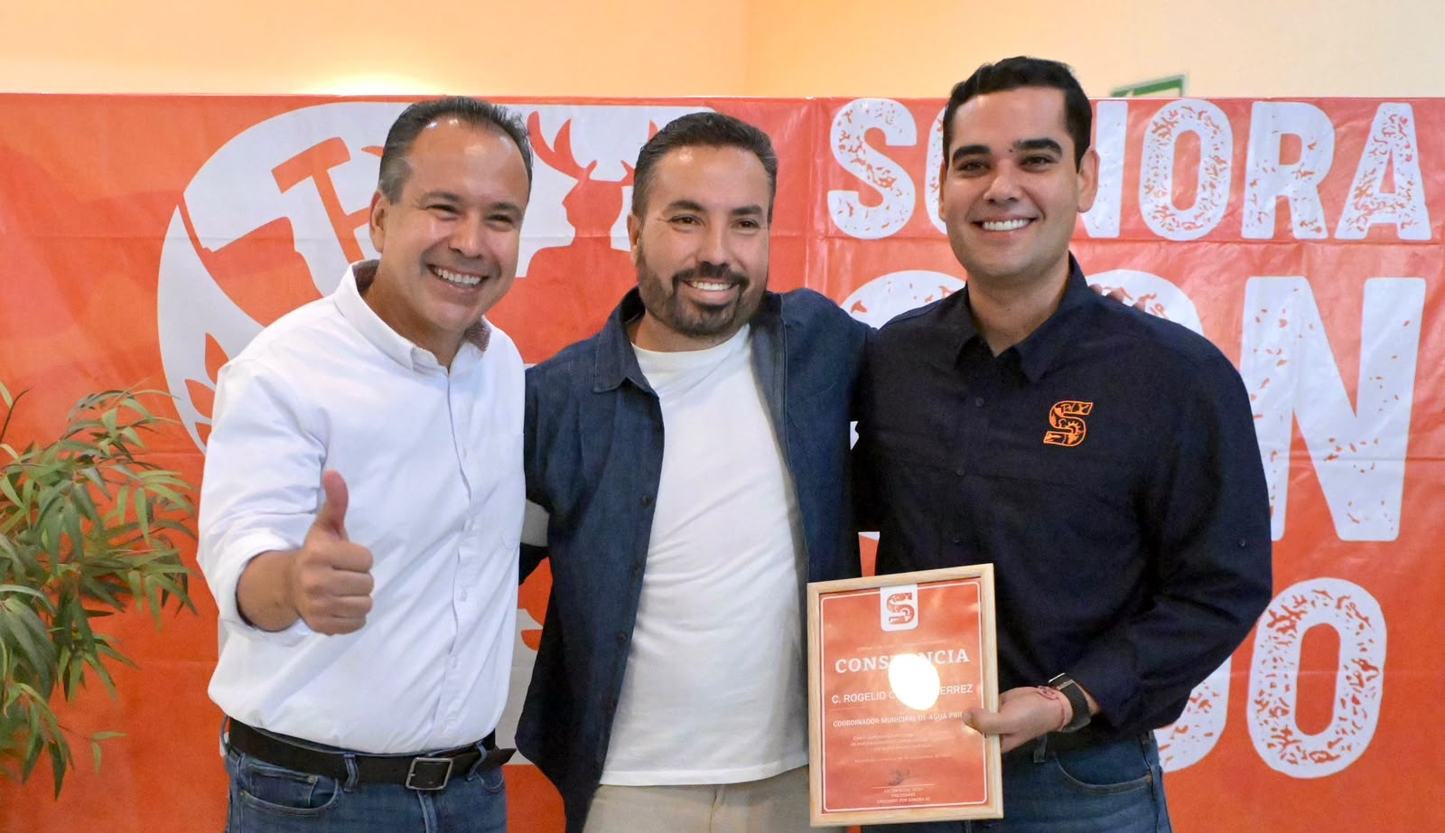 Se suma el ex-emecista Rogelio Cota al proyecto político de Toño Astiazarán