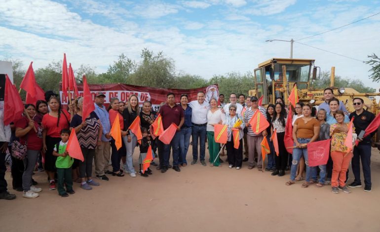 Da banderazo Toño Astiazarán a pavimentación con concreto hidráulico en La Antorcha