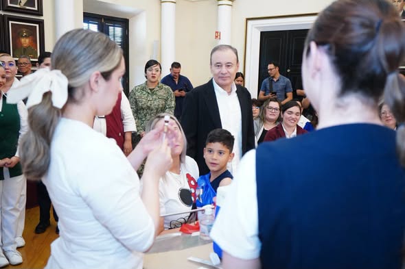 Inicia Durazo campaña de vacunación; más de 1 millón de dosis contra influenza y COVID-19